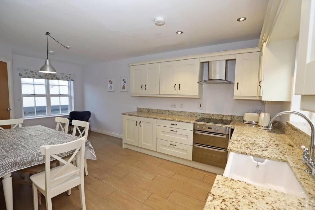Royal Hillsborough Village Luxury Townhouse Екстер'єр фото