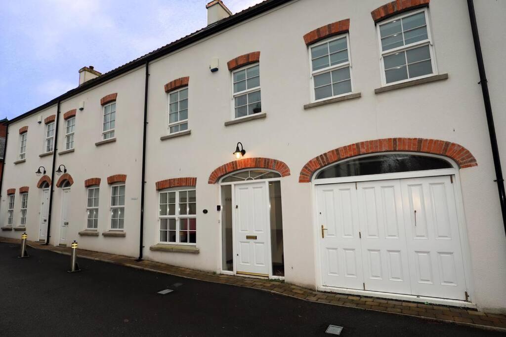 Royal Hillsborough Village Luxury Townhouse Екстер'єр фото